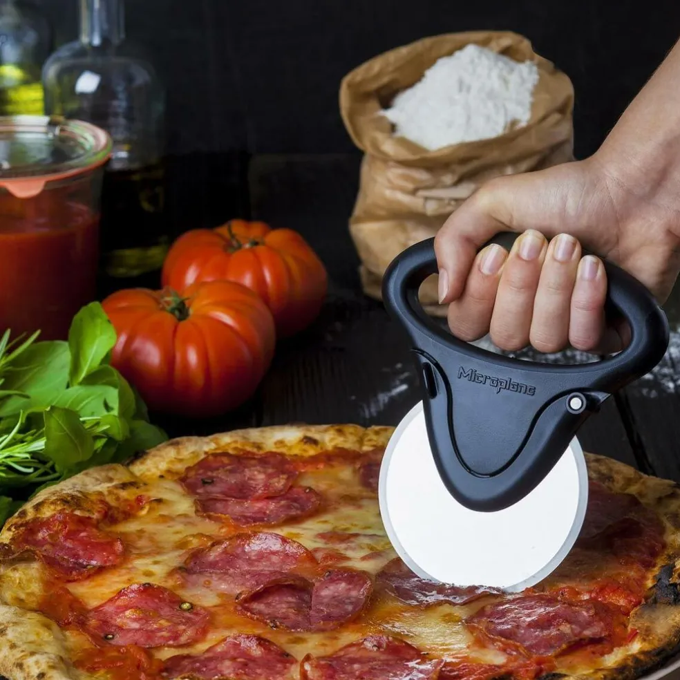 Microplaneu00ae Préparation*Roulette / Coupe pizza